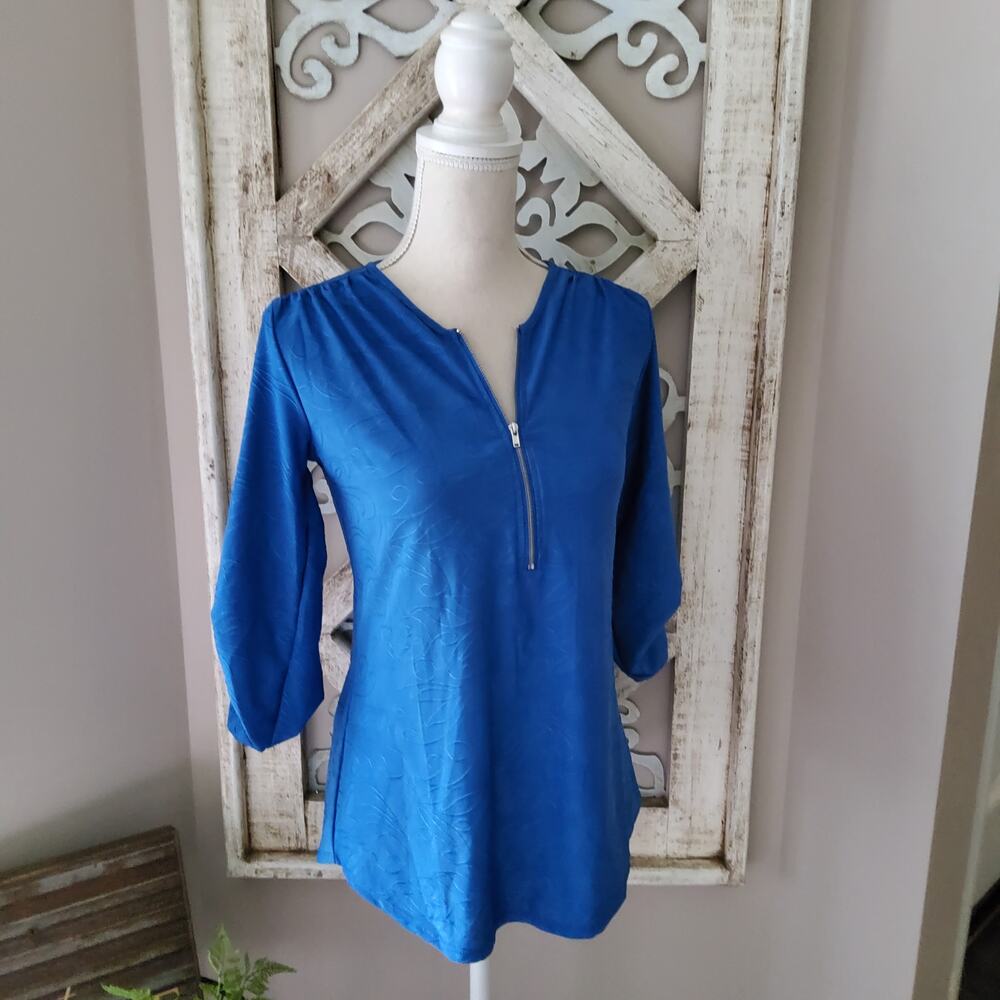 NY Collection Size S L Roll Tab Sleeve Zip Jacquard Sequin Blouse Top in Blue